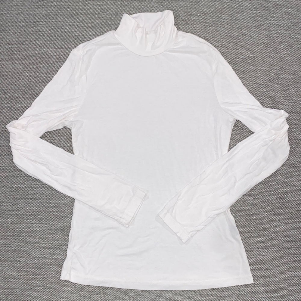 White lightweight stretchy turtleneck pullover size small/medium